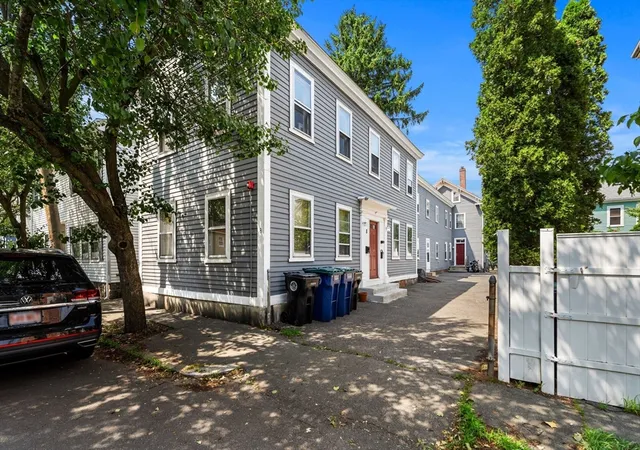 Photo 2 of House for sale at 8 Saunders St, Salem, MA 01970 | MLS# 73552285 | Listing updated on 2026-08-07