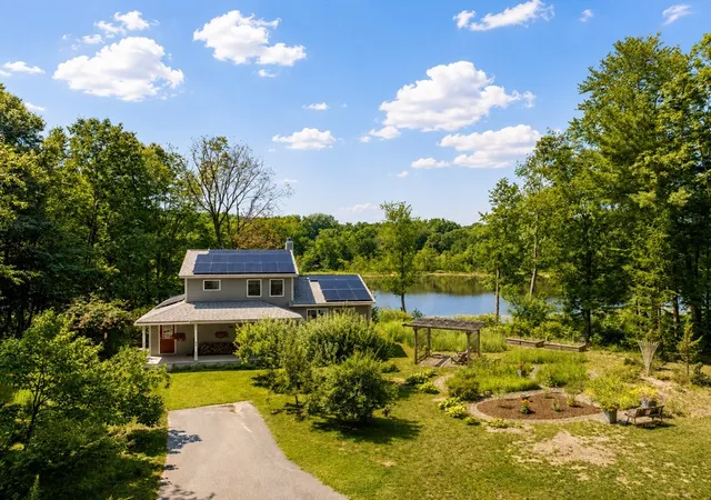 3rd image of 35 Parker St, Acton, MA 01720 | MLS# 73556644