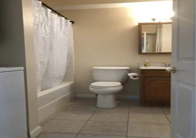 Listing Photo 4 - Condo for sale in building located at 161 Burrill St, Swampscott, MA 01907