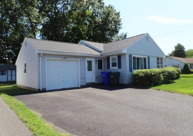 1st image of 25 Peer St, Springfield, MA 01109 | MLS# 73559042
