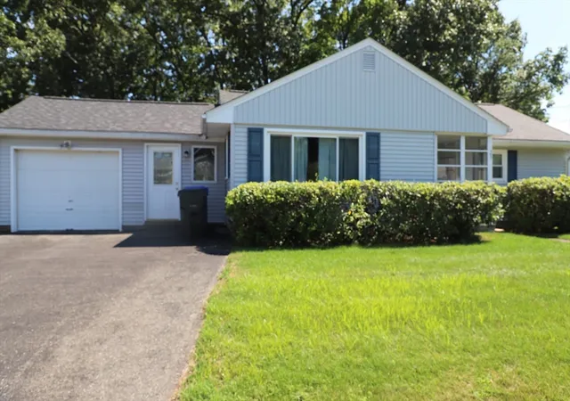 2nd image of 25 Peer St, Springfield, MA 01109 | MLS# 73559042