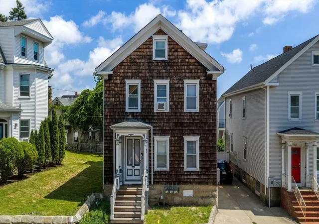 1st image of 304 County St, New Bedford, MA 02740 | MLS# 73561564