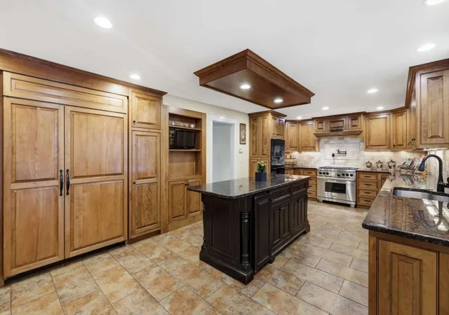 5th image of 236 Bridle Path, North Andover, MA 01845 | MLS# 73553852