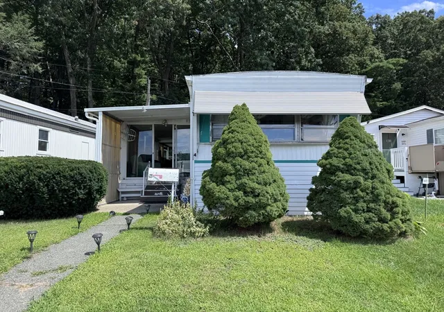 1st image of 4 Ethel Av, Marlborough, MA 01752 | MLS# 73564655