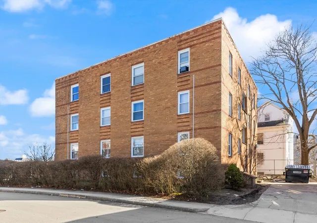 14th image of 31 Chestnut St #5, Worcester, MA 01609 | MLS# 73499370