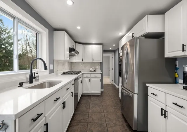 2nd image of 157 Pearl St, Reading, MA 01867 | MLS# 73497777