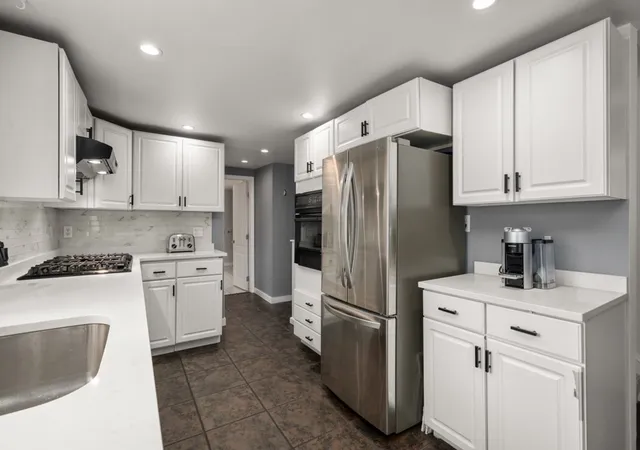 3rd image of 157 Pearl St, Reading, MA 01867 | MLS# 73497777
