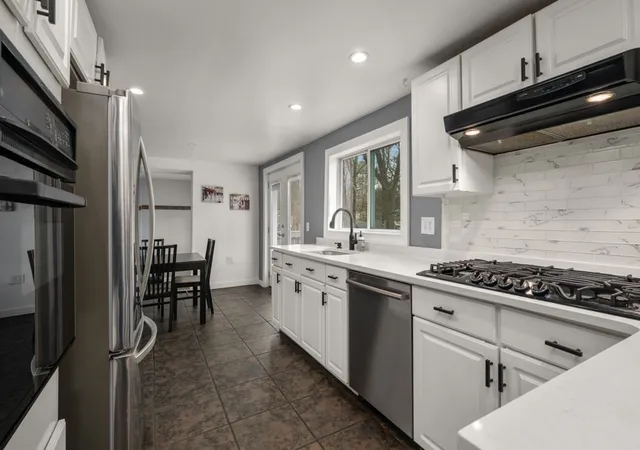 4th image of 157 Pearl St, Reading, MA 01867 | MLS# 73497777