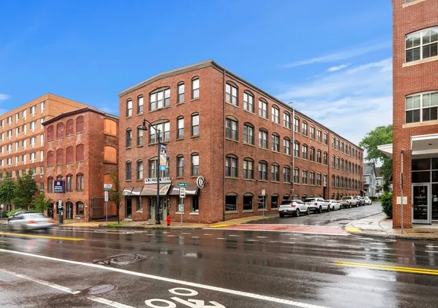 Homes for sale in Beverly, MA | 27 Fayette St #302, Beverly, MA 01915 | MLS# 73547904