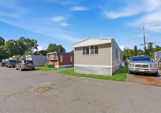 3rd image of 229 Miller Sr #D8, Ludlow, MA 01056 | MLS# 73546961