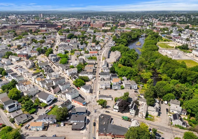 23rd image of 380 Lawrence St, Lowell, MA 01852 | MLS# 73546340