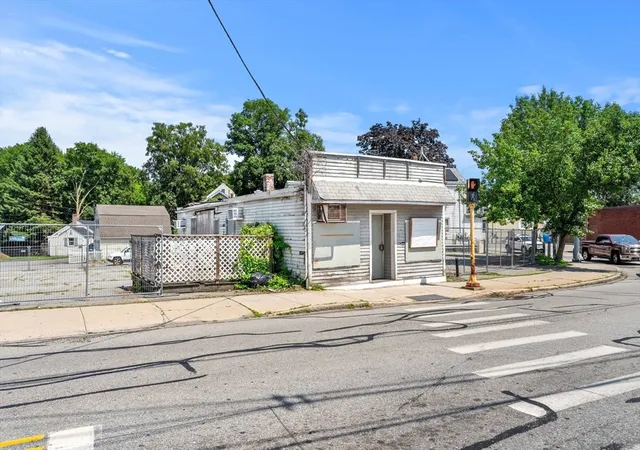 2nd image of 380 Lawrence St, Lowell, MA 01852 | MLS# 73546340