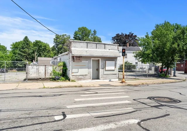 3rd image of 380 Lawrence St, Lowell, MA 01852 | MLS# 73546340