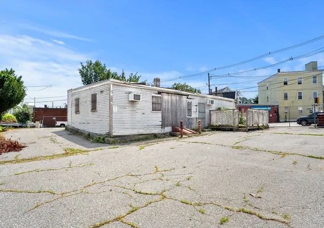 5th image of 380 Lawrence St, Lowell, MA 01852 | MLS# 73546340