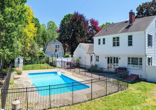 Homes for sale in Longmeadow, MA | 252 Pinewood Dr, Longmeadow, MA 01106 | MLS# 73531082