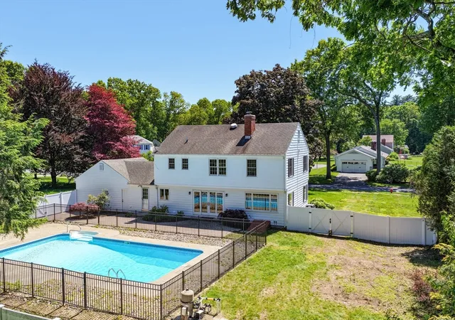 Homes for sale in Longmeadow, MA | 252 Pinewood Dr, Longmeadow, MA 01106 | MLS# 73531082