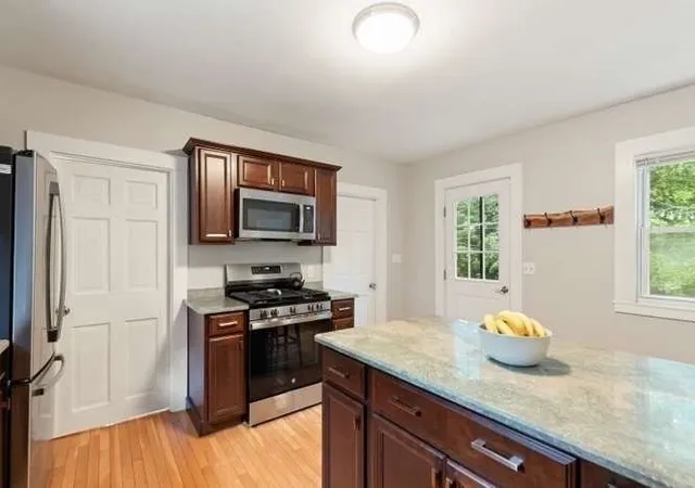Homes for sale in Amesbury, MA | 30 East Greenwood St, Amesbury, MA 01913 | MLS# 73541562