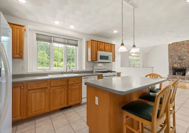 Photo 4 of Sale Pending at 29 Hadley Rd, Pepperell, MA 01463 | MLS# 73559614 | Listing updated on 2026-09-16