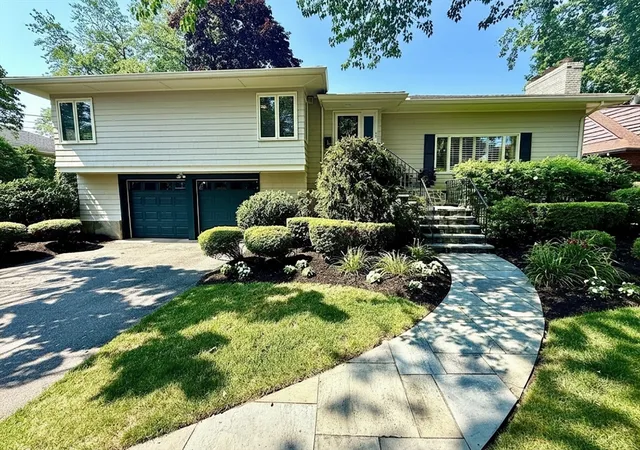 Photo 1 of Sale Pending at 33 Glendale Rd, Marblehead, MA 01945 | MLS# 73556585 | Listing updated on 2026-08-15