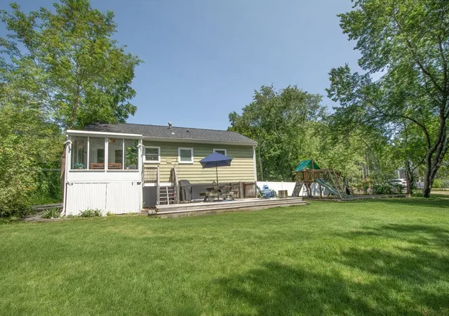 3rd image of 37 Pleasant Street, Pembroke, MA 02359 | MLS# 73553758