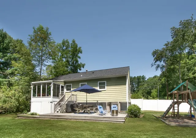 4th image of 37 Pleasant Street, Pembroke, MA 02359 | MLS# 73553758