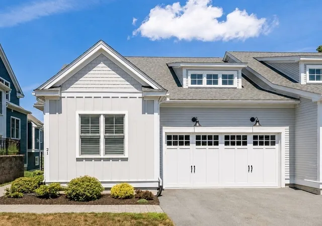 3rd image of 21 Birkdale Ln, Hopkinton, MA 01748