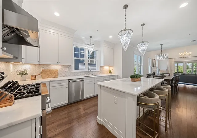 4th image of 21 Birkdale Ln, Hopkinton, MA 01748
