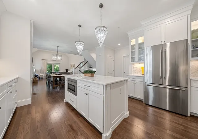 5th image of 21 Birkdale Ln, Hopkinton, MA 01748