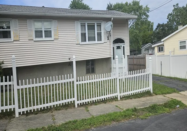 1st image of 15 Dodge Rd, Hyde Park, MA 02136 | MLS# 73557816