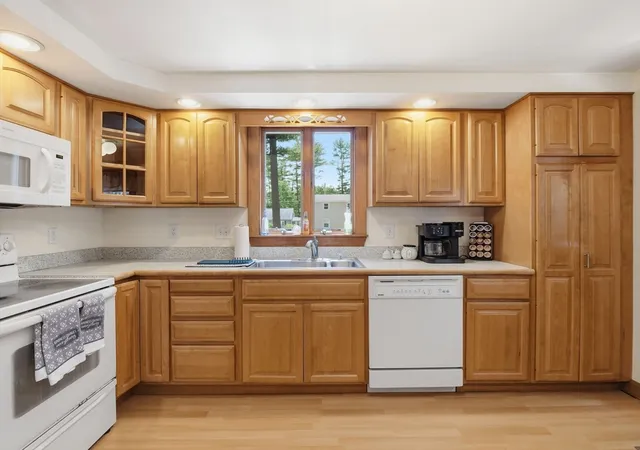 5th image of 36 Bridge St, Billerica, MA 01821 | MLS# 73538068