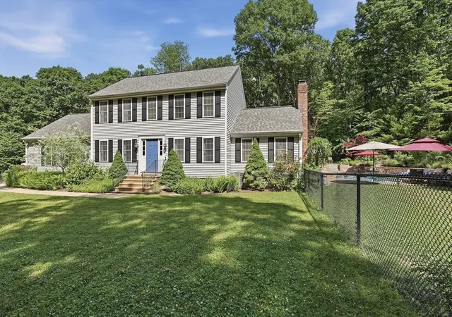 Homes for sale in Uxbridge, MA | 115 Hunter Road, Uxbridge, MA 01569 | MLS# 73538503