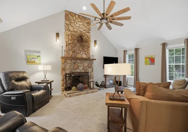 Homes for sale in Uxbridge, MA | 115 Hunter Road, Uxbridge, MA 01569 | MLS# 73538503