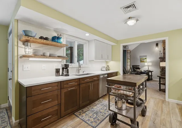 Homes for sale in Uxbridge, MA | 115 Hunter Road, Uxbridge, MA 01569 | MLS# 73538503