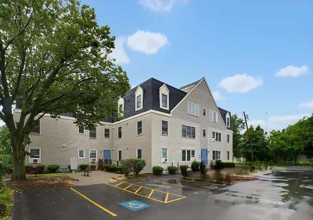 3rd image of 45 Cross St, Medford, MA 02155
