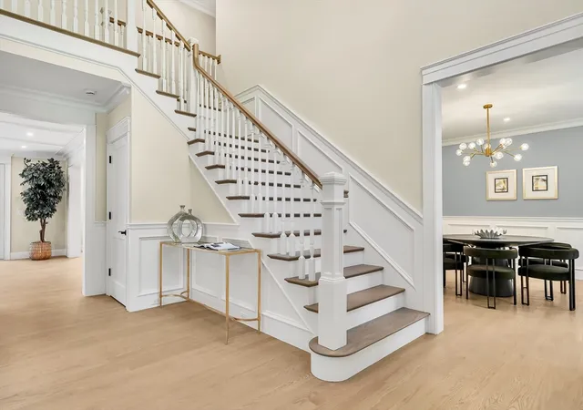 3rd image of 18 Heritage Dr, Lexington, MA 02420 | MLS# 73490435