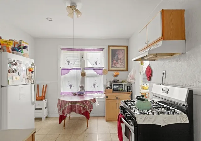 4th image of 22 Elm St, Lynn, MA 01905 | MLS# 73501468