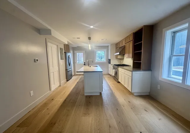 4th image of 122 West Seventh St #E, South Boston, MA 02127 | MLS# 73566364