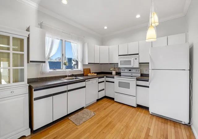 Condominium at 42 Broad St #4, Salem, MA 01970 | MLS# 73325810 | | Sold on 2025-03-25