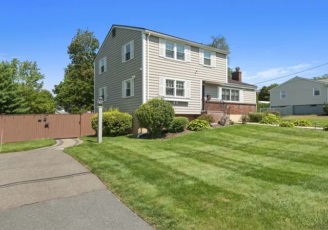 Photo 2 of Single family home for sale at 7 Fabens St, Saugus, MA 01906 | MLS# 73564609 | Listing updated on 2026-08-24
