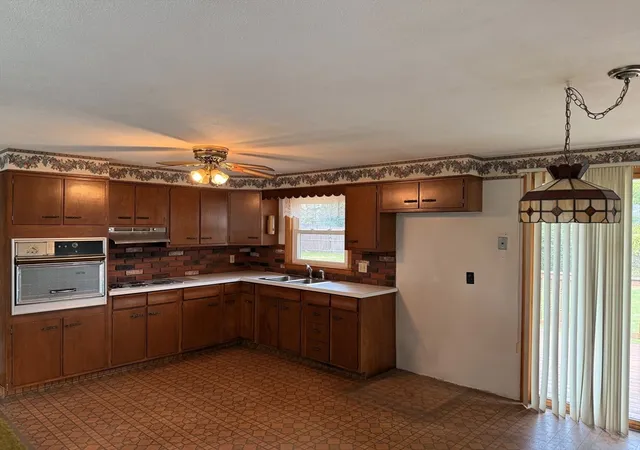3rd image of 35 Greenhalge St, Worcester, MA 01604 | MLS# 73436508