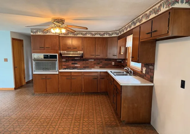 5th image of 35 Greenhalge St, Worcester, MA 01604 | MLS# 73436508