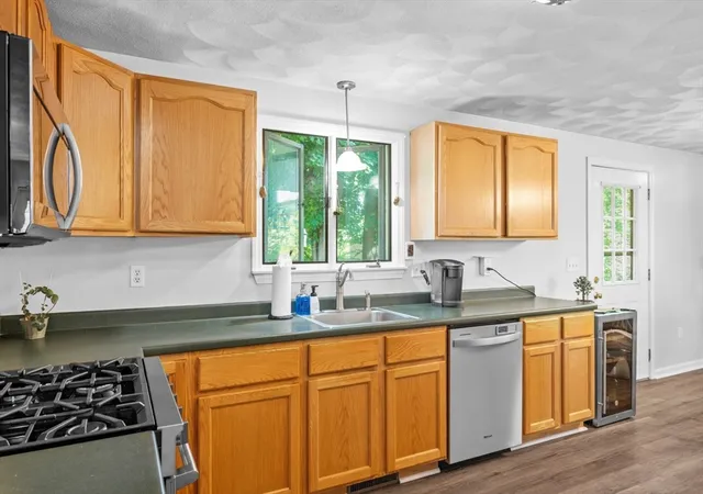 5th image of 11 Fleming St, Lowell, MA 01851 | MLS# 73555632