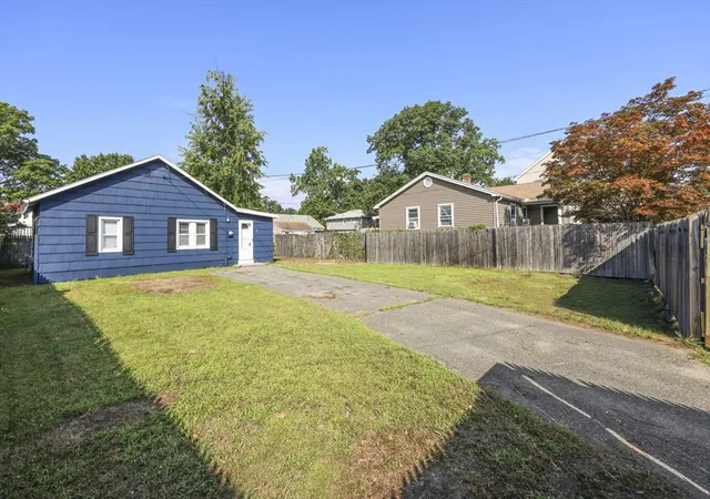 3rd image of 94 Upland St, Springfield, MA 01104 | MLS# 73557890