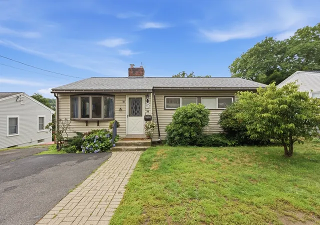 2nd image of 32 Brayton Rd, Brighton, MA 02135 | MLS# 73557372