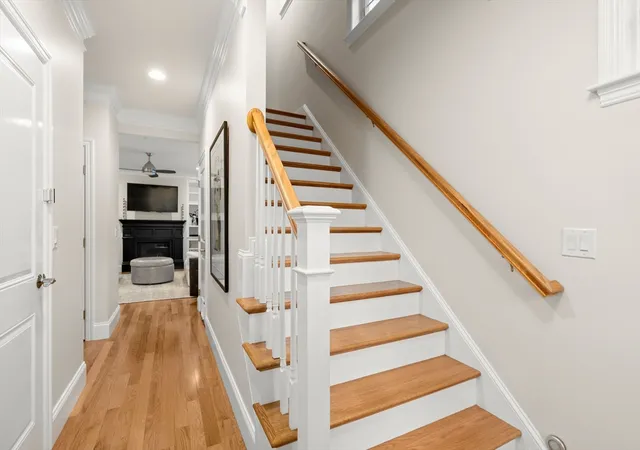 4th image of 1 Grn Ln, Framingham, MA 01701