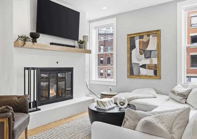 Photo 3 of Condo for sale at 129 N Washington St #3, Boston, MA 02113 | MLS# 73556019 | Listing updated on 2026-09-07