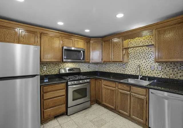 3rd image of 237 South St #45, Shrewsbury, MA 01545 | MLS# 73533852