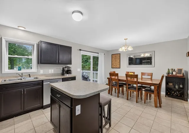 5th image of 79 Pembroke Ave, Acushnet, MA 02743 | MLS# 73557320