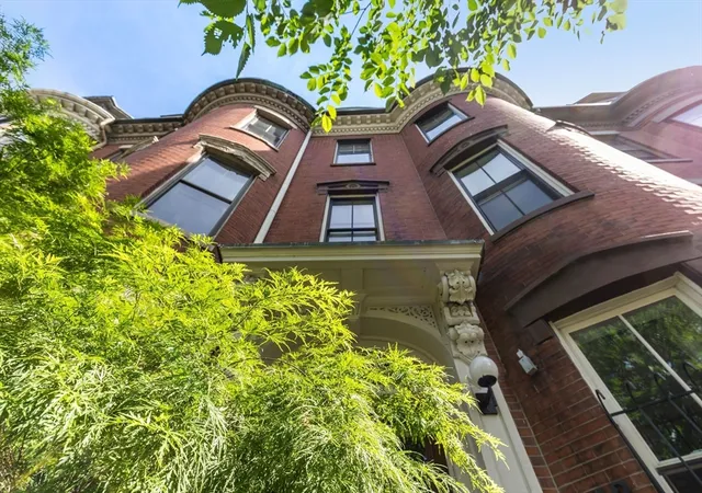 2nd image of 142 Chandler St, Boston, MA 02116