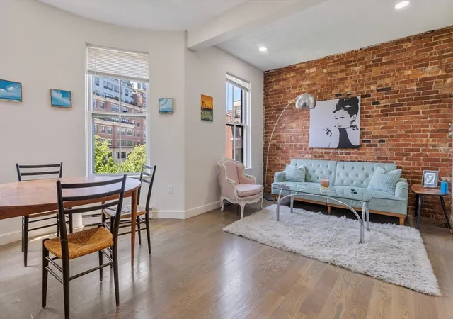 3rd image of 142 Chandler St, Boston, MA 02116